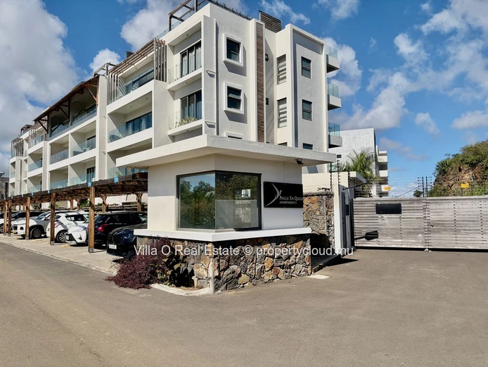 Close to the beach and amenities, beautiful spacious and bright apartment, on the first floor; 3 bedrooms, including ...