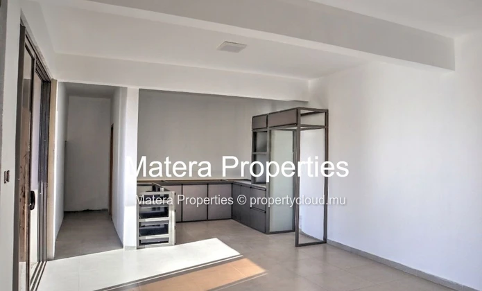 Villa de 4 chambres avec piscine à vendre à Grand Baie - à 2 min de Super U