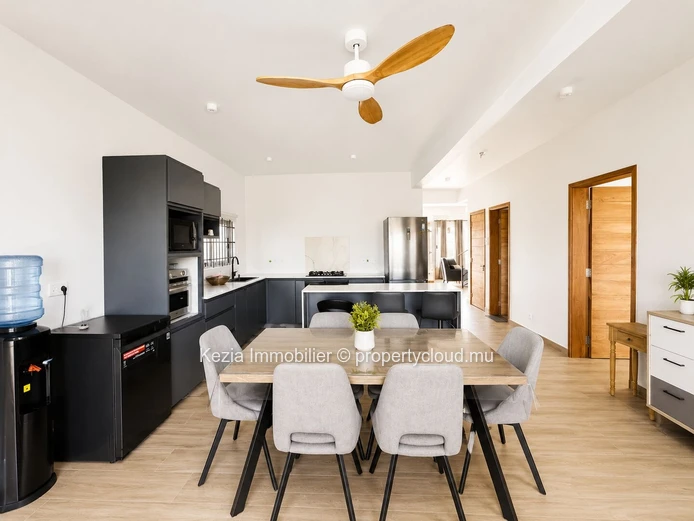 Contemporary Villa Ideally Located
