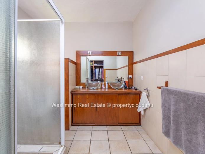 3-bedroom renovated house with office for rent in La Preneuse