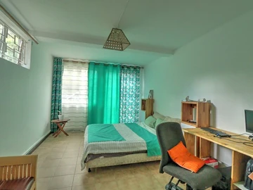 6 Bedroom House