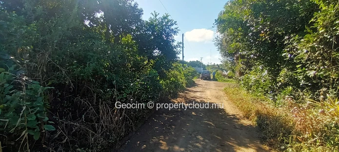 Curepipe La Brasserie A 400 du nouvel autoroute, terrain agricole de 50 perches. Electricité proche. (Mandat exclusif)