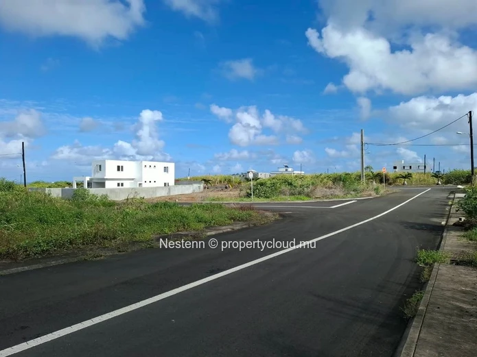 Land of 337.9 m² in Morcellement Greenview.