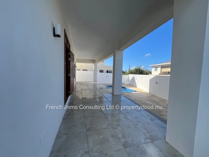 Villa neuve en vente locale, 5 chambres, piscine
