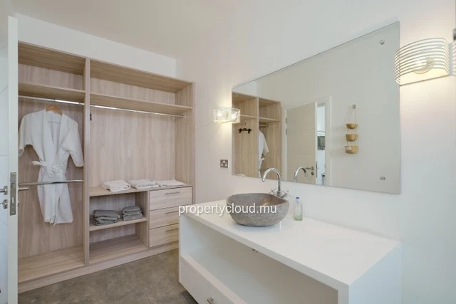 FOR SALE – 3-bedroom penthouse with sea view, Pereybere