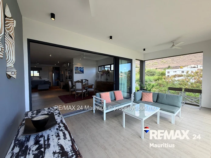 Spacious Penthouse with Rooftop, Pool and Spectacular Views
