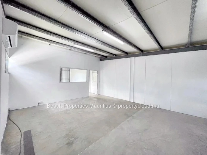 Bright 75m² Office with AC & Parking in Tamarin