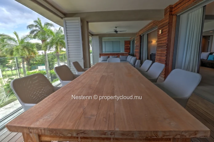 Appartement moderne de 3 chambres avec piscine privée et un accès direct plage 