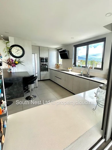 Vue mer et coucher de soleil: penthouse de 3 chambres idéalement situé à côté de la plage 