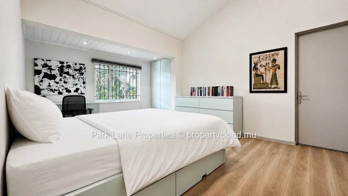 Maison familiale  de 400m2 à Moka  avec piscine, grand jardin et vue Montagne