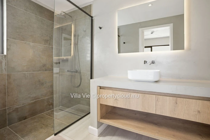 Bois Chandelle - Contemporary 4-bedroom house