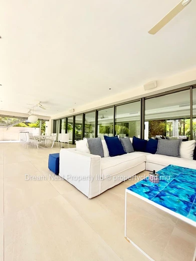 Villa d’Exception de 7 Chambres au Cœur d’un Domaine Privé de Prestige, Proche du Golf et d’un Hôtel 5 Étoiles