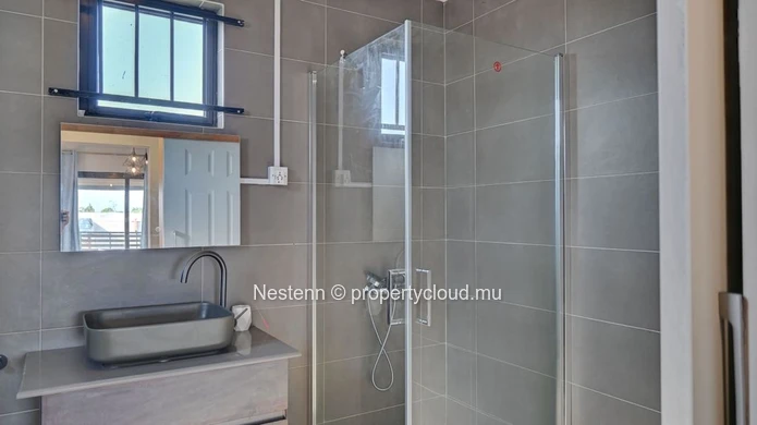 Charming 3-bedroom en-suite townhouse with swimming pool 