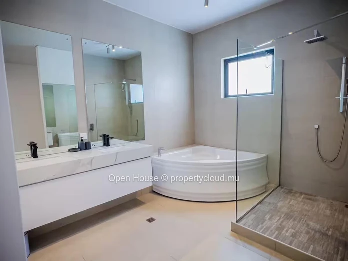 Luxury 3-Bedroom Penthouse with Private Pool in Tamarin (Sole Mandate)