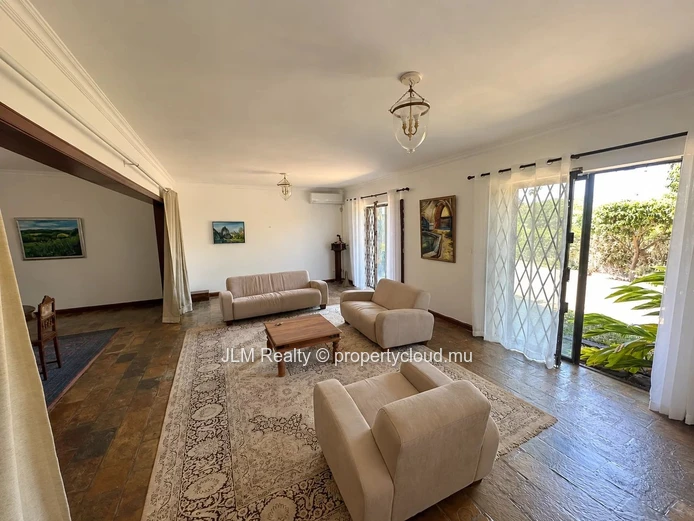 Villa d’exception à louer à Rivière Noire, Île Maurice – Vue panoramique sur Le Morne et l’océan