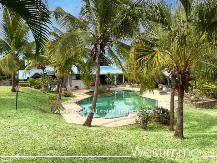 TAMARIN - 750 m2 villa ideal for a family or rental project