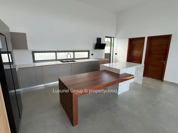 Exceptional New Villa for Sale in Pereybere
