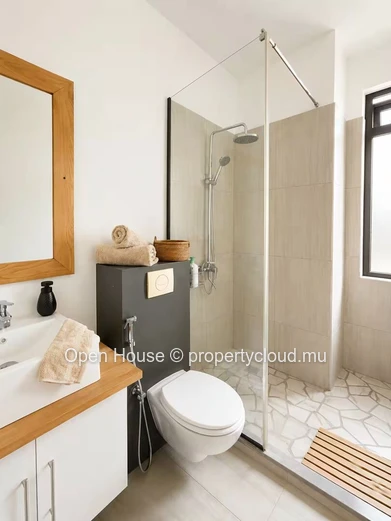 Appartement 2 chambres à louer à Mont Choisy avec piscine commune
