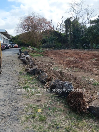 Residential land of 28 perches for sale in Flacq 