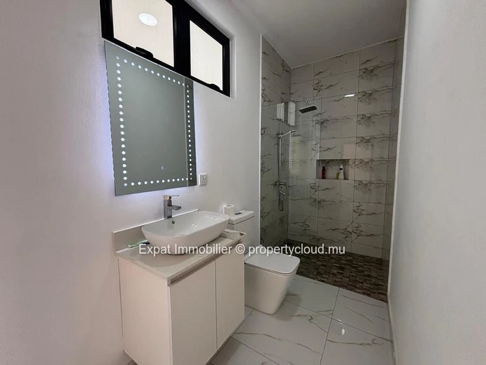 New Villa With Pool In Calodyne – 2 Minutes From Intermart