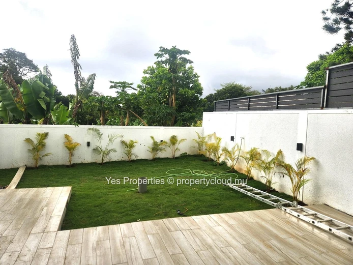 FOR SALE :  5-Bedroom Townhouse – Floréal – Rs – CALL 
