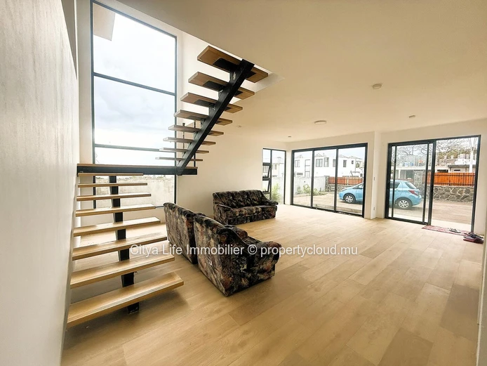 Modern 4-Bedroom Home for Sale – American Floor Plan | 400m² Built | 649m² Land