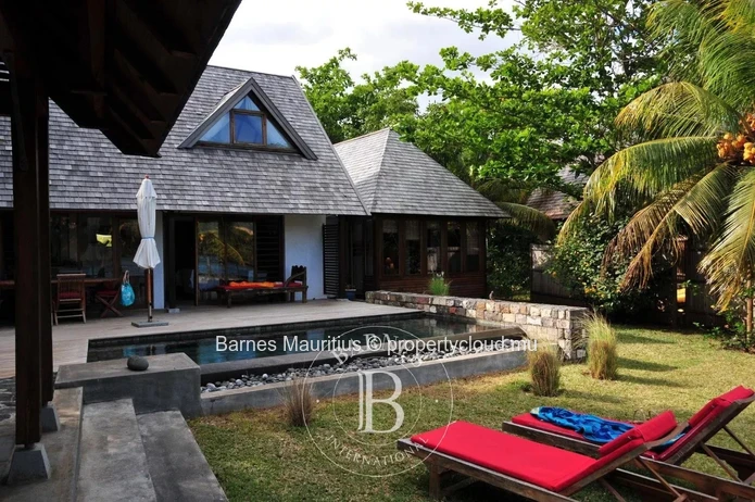 TAMARIN - Waterfront Villa – 2 Bedrooms