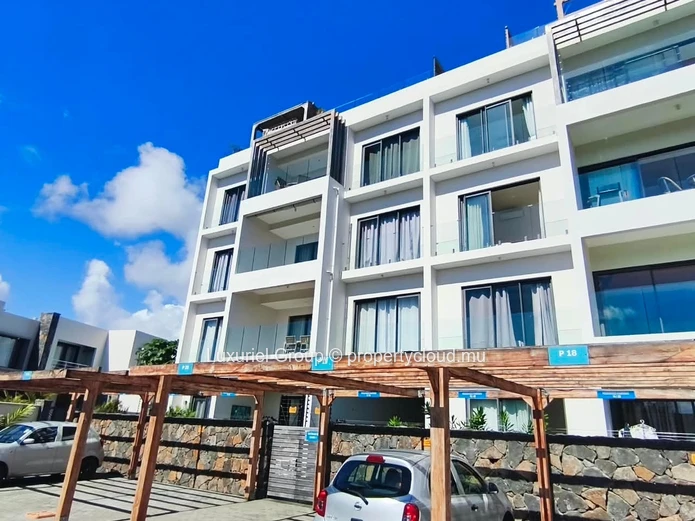 3-Bedroom Apartment with Private Rooftop in Pereybere