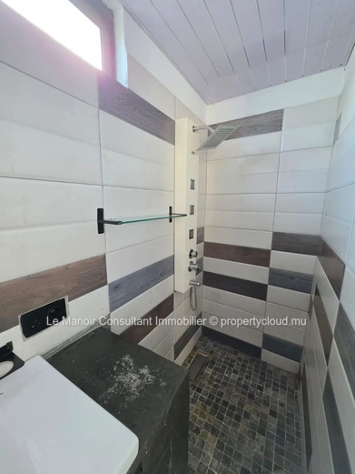 Villa 5 chambres à vendre à Vacoas, 210 m² habitables