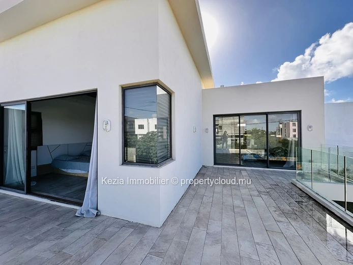 Contemporary Villa With Swimming Pool