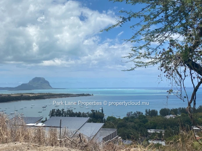 Stunning land  with ocean view, ideal for a project