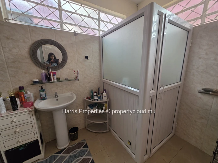 Nice ground floor apartment for rent in Bain Bœuf 