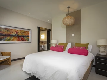 5 Bedroom Villa