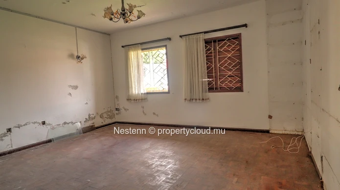 Traditional single-storey villa with 4 bedrooms