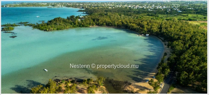 3-bedroom villa with pool and beach access