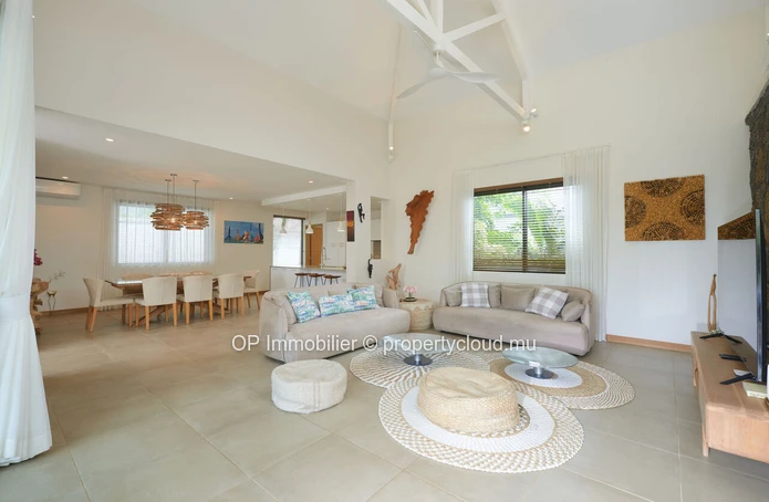 Modern 4 bedroom villa with private pool in the heart of Grand Baie