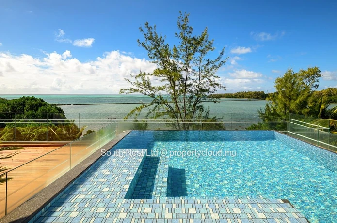 Magnifique Penthouse de 4 Chambres avec Vue Époustouflante sur le Lagon à Azuri Golf & Beachfront Village. 