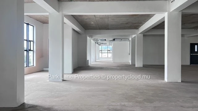 Premium 913 m² office space in Ebene – Ideal for corporate  in the heart of Ebene