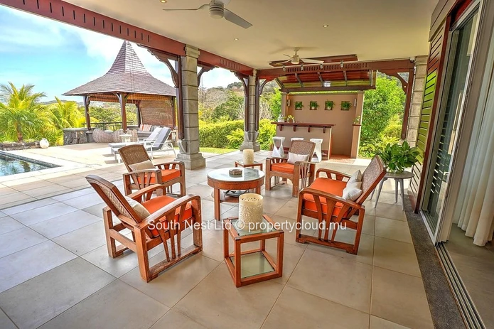 A unique villa where modernity meets tropical charm.