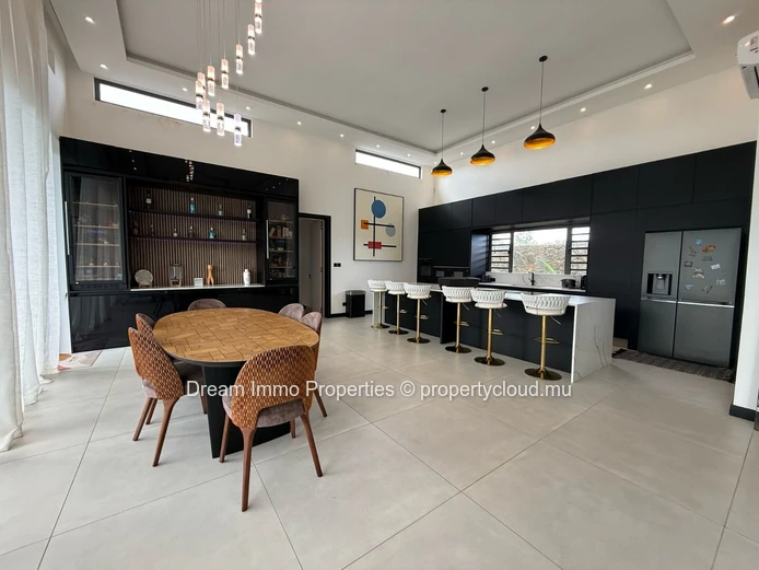 Grande villa contemporaine neuve à proximité de la mer à Grand Baie – Ile Maurice