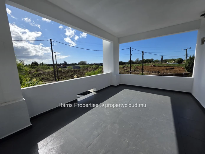 Spacieux et moderne appartement de premier étage à louerà Vale