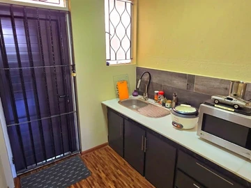 To rent : Unfurnished office space of 110 m², ideally located on the 2nd floor (without elevator) of a building in th...