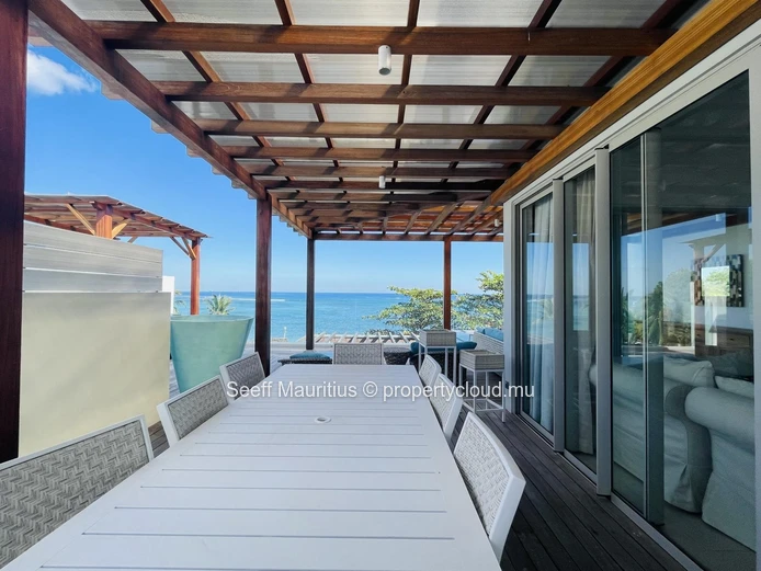 Penthouse exquis en bord de mer avec de magnifiques vues panoramiques sur la mer