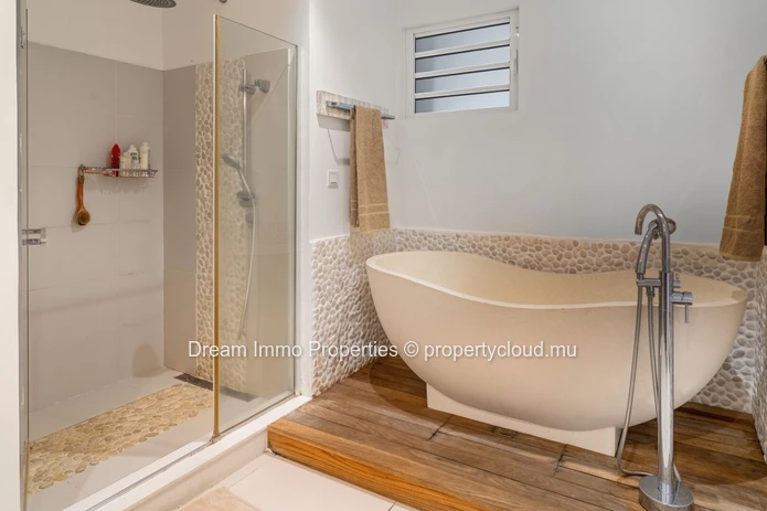 Superbe appartement de 3 chambres avec vue mer & accès direct plage à Cap Malheureux – Ile Maurice