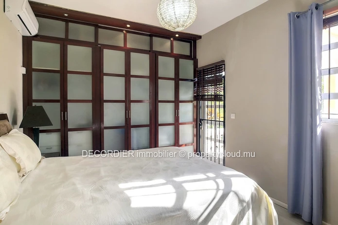 House in a secure residence with private pool