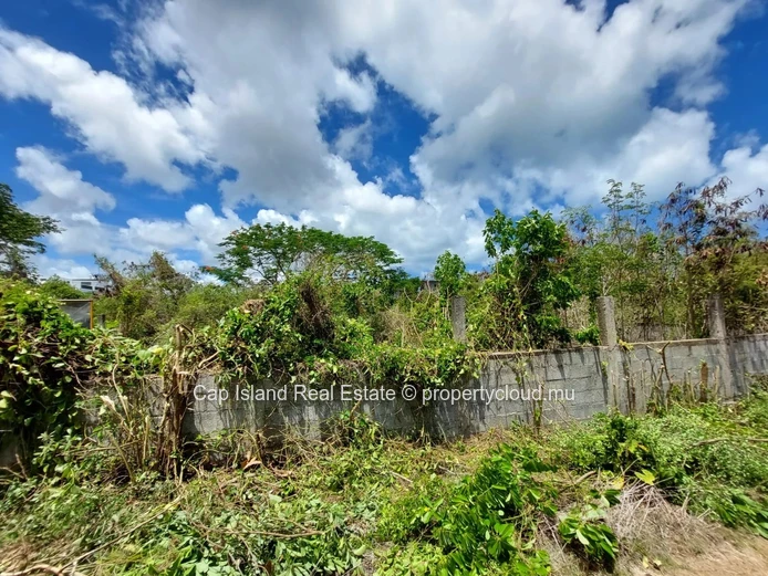 À Vendre – Terrain résidentiel exclusif de 385,6 m² à Grand Baie, avec accès par Péreybère Moulin Cassée et Chemin Vi...