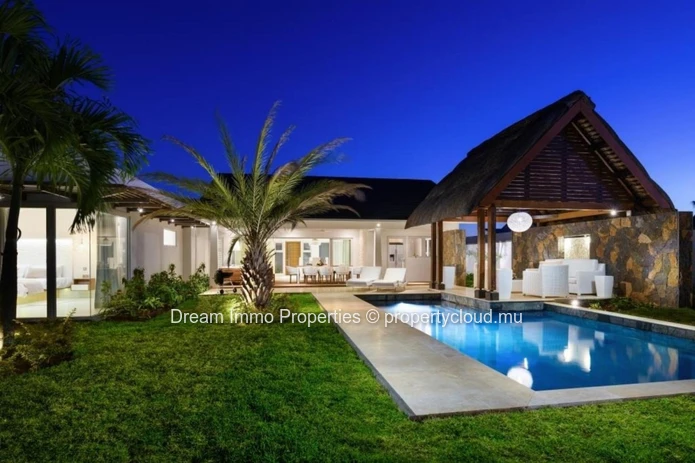 Prestigieuse Villa Standing Construite Au Clos Du Littoral 2 A Grand Baie – Ile Maurice
