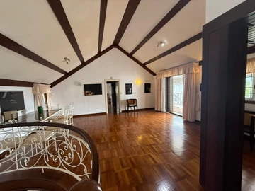 7 Bedroom House