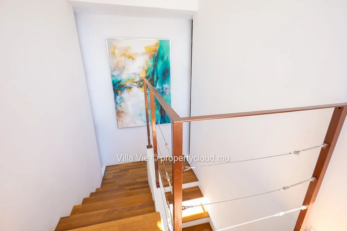 Calodyne - Elegant 4 en-suite bedroom home with swimming pool and garden