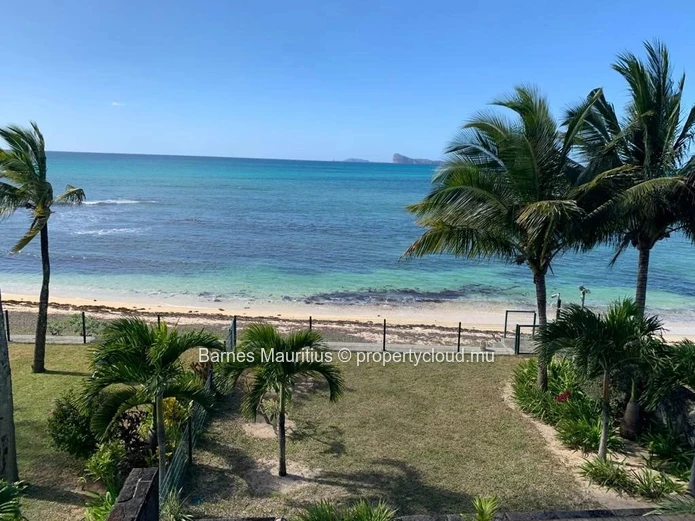 POINTE AUX CANONNIERS - Beachfront Villa with 4 Bedrooms
